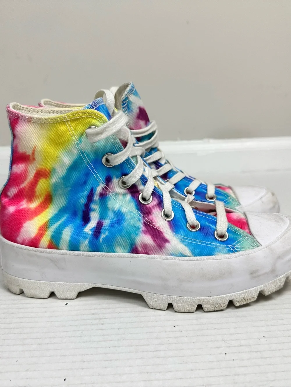 Converse CTAS Lugged Platform Sneakers in Rainbow Tie Dye Print Women's Size 7.5